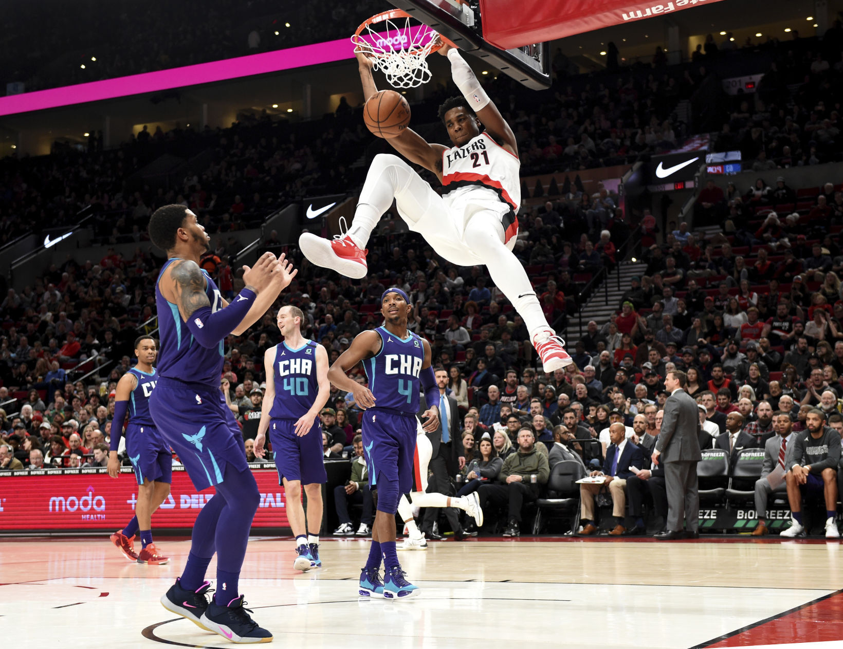 APTOPIX Hornets Trail Blazers Basketball